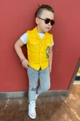 Erkek Çocuk Merci Yazı Baskılı Tişört Jean Pantolon ve Düğme Detaylı Sıfır Kol Jean Sarı Yelek Alt Üst Takım - 2