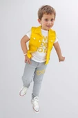 Erkek Çocuk Üzeri Göz ve Yazı Baskılı Tişört Sıfır Kol Jean Sarı Yelek Alt Üst Takım thumbnail 1