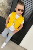 Erkek Çocuk Üzeri Göz ve Yazı Baskılı Tişört Sıfır Kol Jean Sarı Yelek Alt Üst Takım thumbnail 7