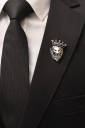 Esgue Taşlı Gümüş Renk Kral Taçlı Aslan Yaka Broş - 1