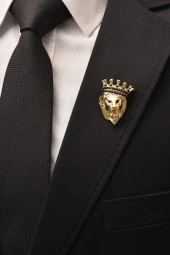 Esgue Taşlı Gold Renk Kral Taçlı Aslan Yaka Broş - 1