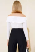 Kayık Yaka Önü Büzgülü Bluz Ekru thumbnail 3