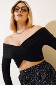 Kayık Yaka Önü Büzgülü Bluz Siyah thumbnail 2
