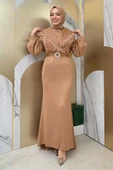 Tüylü Kuyruklu Kemer Aksesuarlı Saten Abiye Elbise 3869 Vizon thumbnail 3