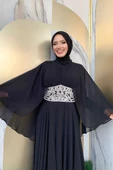 Pelerinli Bel Taş İşleme Detay Şifon Abiye Elbise 5001 Siyah thumbnail 4
