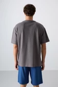 Koyu Gri Pamuklu Kalın Yüzeyi Dokulu Oversize Fit Basic Erkek T-Shirt - 88341 thumbnail 5