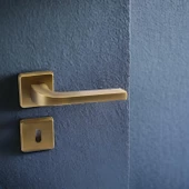 Tog Antik Sarı Oda Kapı Kolu Kare Rozetli Sürgülü ve Çelik Kapı Kulpu Uyumlu Sağ Sol Uygun Kolları thumbnail 2