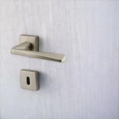 Vista Saten Oda Kapı Kolu Kare Rozetli Sürgülü ve Çelik Kapı Kulpu Uyumlu Sağ Sol Uygun Kolları thumbnail 2