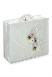 Sandıklı Çiçek Detaylı Çeyizlik Seccade Seti Gelin Bohçasına Uygun Hediyelik Şal Kuranı Kerim Seti Beyaz thumbnail 2