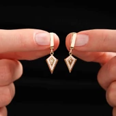 Üçgen Altın Küpe thumbnail 1