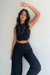 Yanlardan Zincirli Siyah Bluz - 2