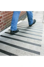 MarkaHerşeydenherşey 25mmx5m Kaydırmaz Bant - 1