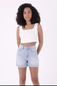 Yıpratma Detaylı Cepli ve Astarsız Kısa Boy Yüksek Belli Mom Fit Kadın Şort Buz Mavi Yaz / Bahar - 1