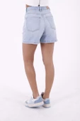 Yıpratma Detaylı Cepli ve Astarsız Kısa Boy Yüksek Belli Mom Fit Kadın Şort Buz Mavi Yaz / Bahar - 3