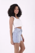 Yıpratma Detaylı Cepli ve Astarsız Kısa Boy Yüksek Belli Mom Fit Kadın Şort Buz Mavi Yaz / Bahar - 2