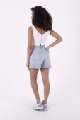 Yıpratma Detaylı Cepli ve Astarsız Kısa Boy Yüksek Belli Mom Fit Kadın Şort Buz Mavi Yaz / Bahar - 6