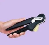 Chef'n 102-238-001-E FreshForce™ Sarımsak Presi/Rende - 1