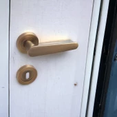 Kayı Antik Sarı Oda Kapı Kolu Daire Rozetli Sürgülü ve Çelik Kapı Kulpu Uyumlu Sağ Sol Uygun Kolları thumbnail 6