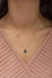 925 Ayar Minik Turkuaz Taşlı YoncaKadın Gümüş Kolye thumbnail 3