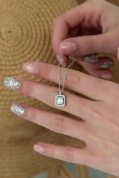 925 Ayar Baget Taşlı Tektaş Kolye Kadın Gümüş Kolye thumbnail 1