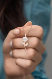 925 Ayar Gümüş Manolya Çiçeği Kolye thumbnail 1