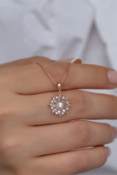 925 Ayar Gümüş Beyaz Taşlı Lotus Çiçeği Kolye thumbnail 1