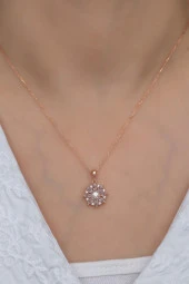 925 Ayar Gümüş Beyaz Taşlı Lotus Çiçeği Kolye thumbnail 2