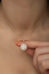 925 Ayar Gümüş Beyaz Mineli Rüzgar Gülü Kolye thumbnail 1