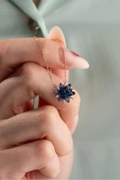 925 Ayar Gümüş Lacivert Taşlı Lotus Çiçeği Kolye thumbnail 1