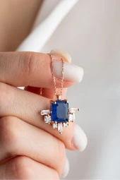 925 Ayar Gümüş Yanları Baget Taşlı Lacivert Tektaş Kolye thumbnail 1