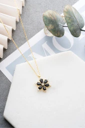 925 Ayar Gümüş Gold Kaplama Siyah Taşlı Kamelya Çiçeği Kolye thumbnail 2