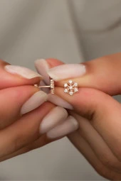 925 Ayar Gümüş Rose Minik Kartanesi Küpe thumbnail 2