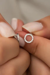 925 Ayar Gümüş Beyaz Minik Yuvarlak Tasarım Küpe thumbnail 1