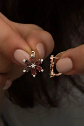 925 Ayar Gümüş Kırmızı Taşlı Çiçek Küpe thumbnail 1