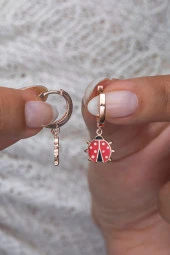 925 Ayar Gümüş Sallantılı Rose Mineli Uğur Böceği Küpe - 1