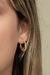 925 Ayar Gümüş Gold Kaplama Taşsız Çizgili Şarnel Küpe thumbnail 3