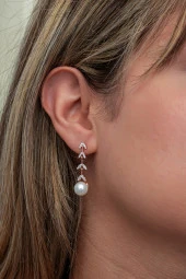 925 Ayar Gümüş Rose Kaplama Sallantılı İncili Küpe thumbnail 2