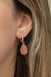 925 Ayar Gümüş Rose Kaplama Desenli Kırmızı Lazer Mineli  Küpe thumbnail 3