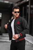 Göğsünde Kırmızı Renk Amblem Detaylı Spor Model Kolej Mont Siyah Renk - 8