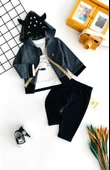 Neşeli Bebekler Kapüşonlu Hırkalı Armalı İki İp Kumaş Üçlü Takım Siyah thumbnail 1