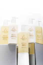 Aromatherapy Shampoo 300 ml + Conditioner 300 ml + Body Cleanser 300 ml + Body Lotion 300 ml + Wash 300 ml - 1