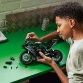 LEGO Technic 42170 Kawasaki Ninja H2R Motosiklet (643 Parça) thumbnail 8