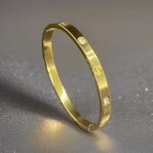 Zarafetinizi Yansıtın: Cartier Model Altın Renk Parlak Taşlı Çelik Kadın Bilekliği - 1
