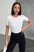 Rahat Ve Şık Kısa Kollu Bisiklet Yaka Likralı Viskon Penye Body Beyaz - 1