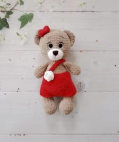 Kırmızı Tulumlu Sevimli Ayıcık Amigurumi Organik Oyuncak - 1