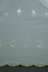 BRODE TAÇ KIRIK BEYAZ RENK TEK KANAT Hazır dikilmiş Pileli Fon Perde 300*260 cm thumbnail 4