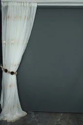 BRODE TAÇ KIRIK BEYAZ RENK TEK KANAT Hazır dikilmiş Pileli Fon Perde 300*260 cm thumbnail 5