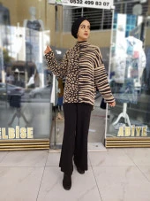 4017 Leopar Desenli Balıkçı Yaka Triko Takım - 3