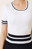 Oval Yaka Altı Çizgili Triko Body Beyaz thumbnail 4