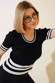 Oval Yaka Altı Çizgili Triko Body Siyah - 1